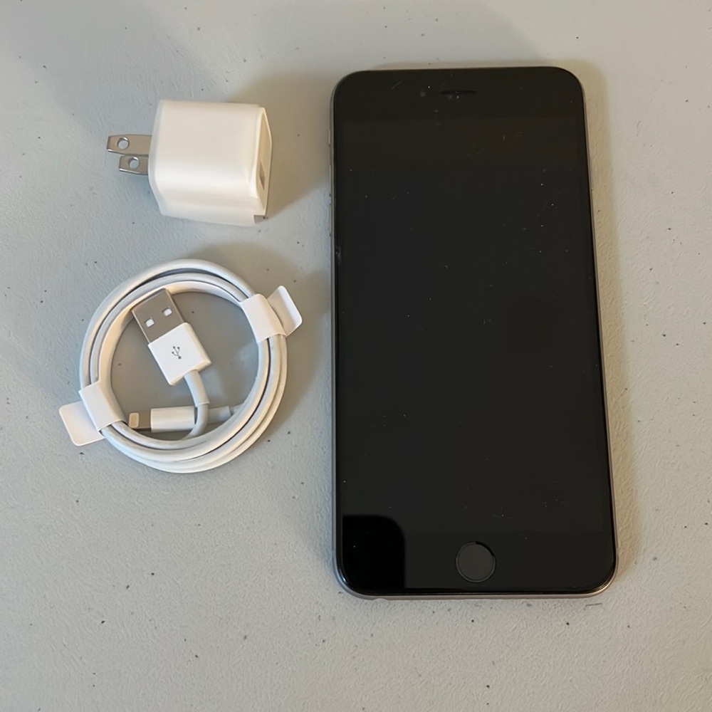 Apple IPhone 6 Plus in Space Gray
